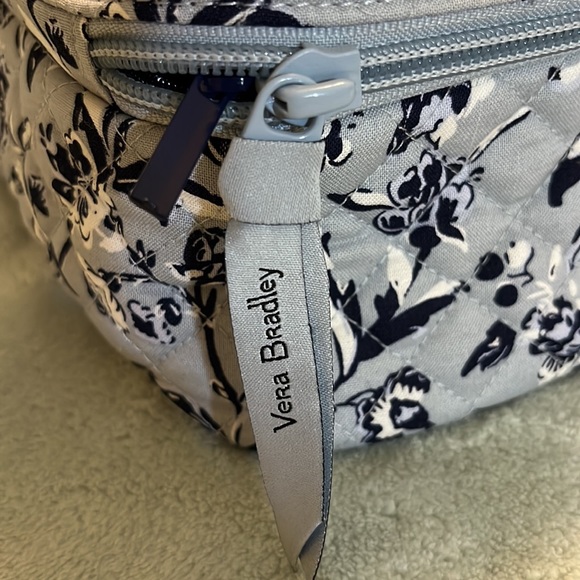 VERA BRADLEY Deluxe Travel organizer. NWT - Picture 10 of 14